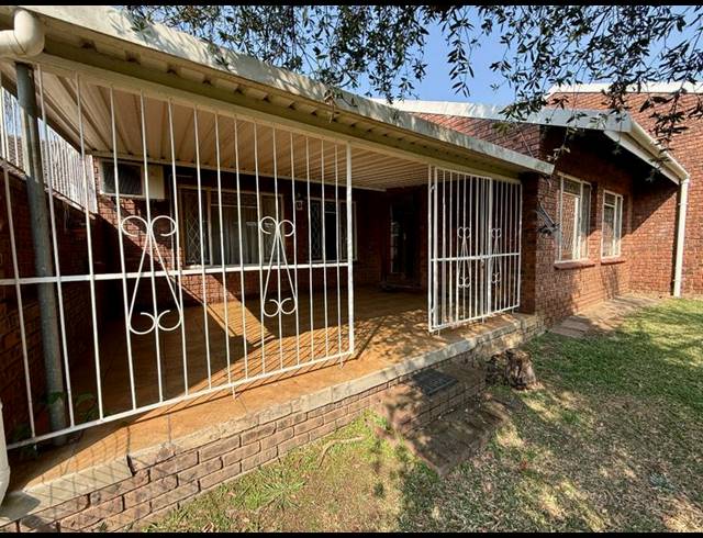 3 BEDROOM TOWNHOUSE FOR SALE IN SCOTTSVILLE